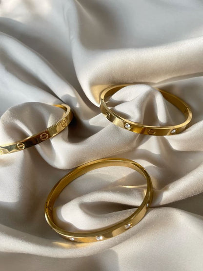 GOLD SCREWS BRACELET