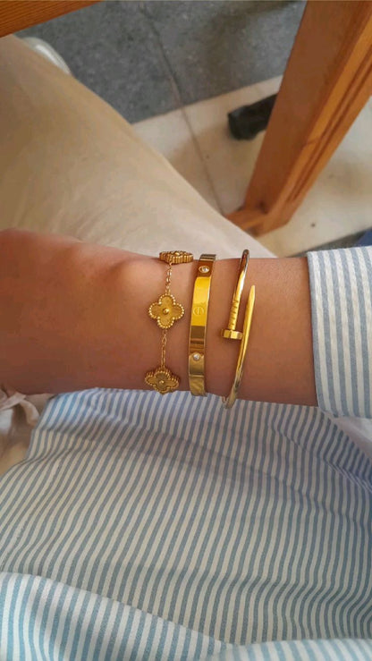 Golden Grace Bracelet Set