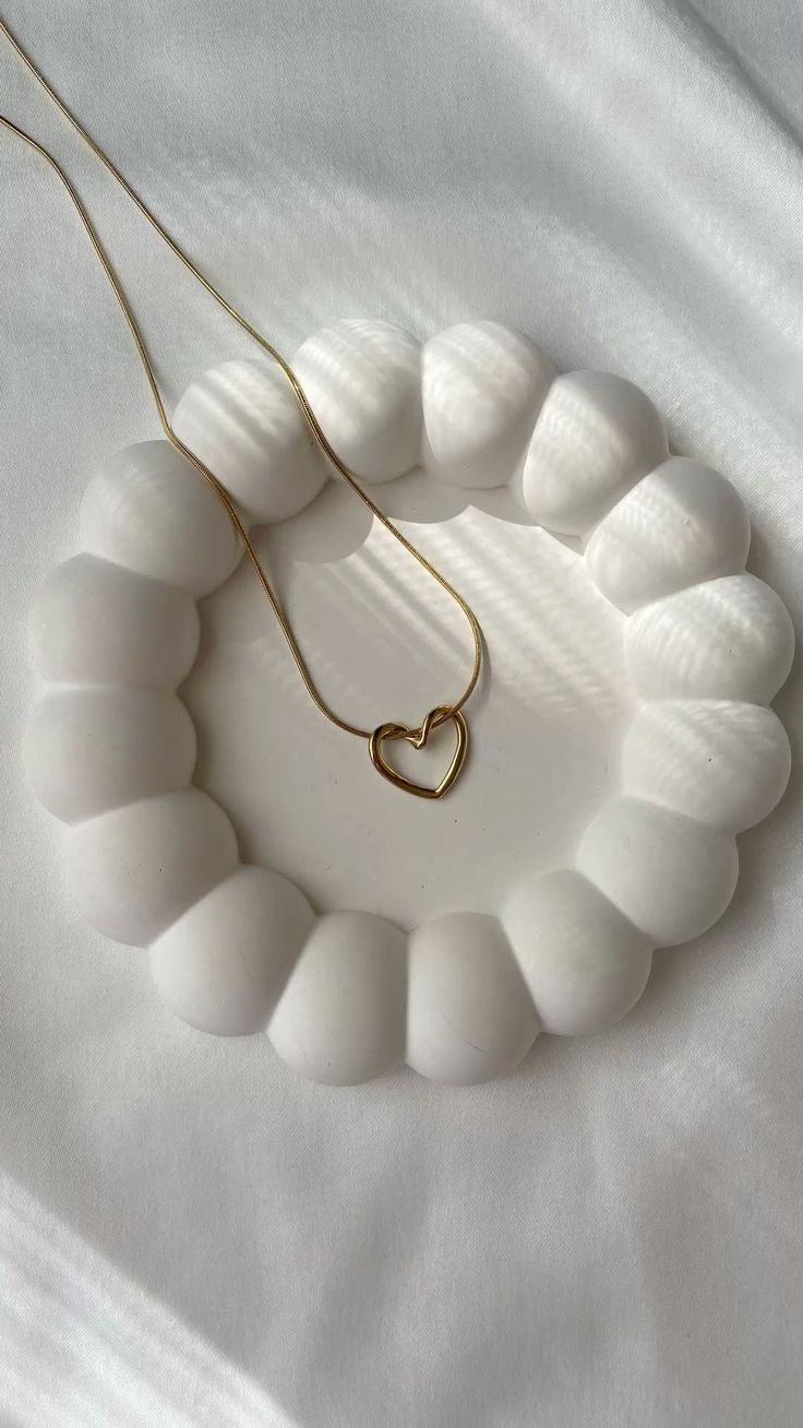 Heart loop necklace