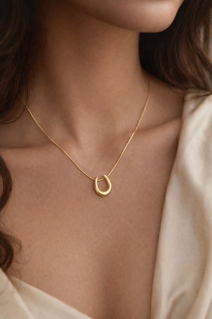 Aurelia Curve Pendant Necklace