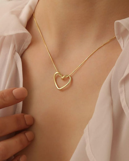 Heart loop necklace
