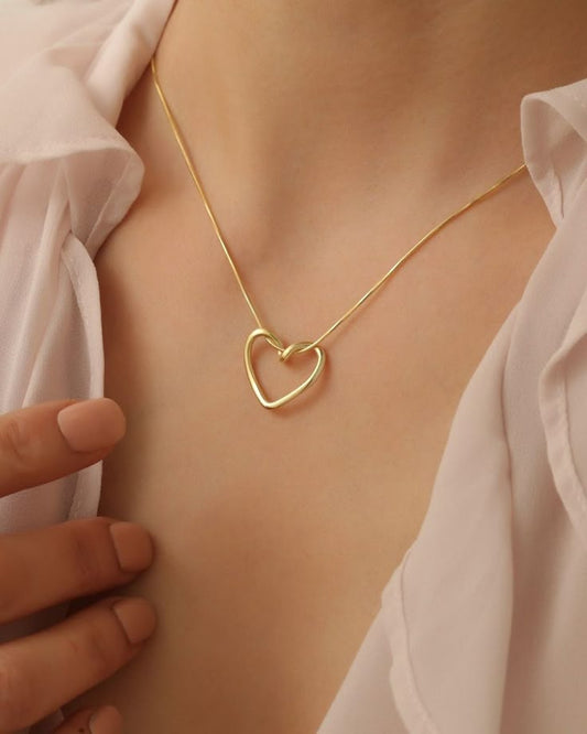 Heart loop necklace
